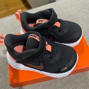 Nike revolution 5 toddler shoes